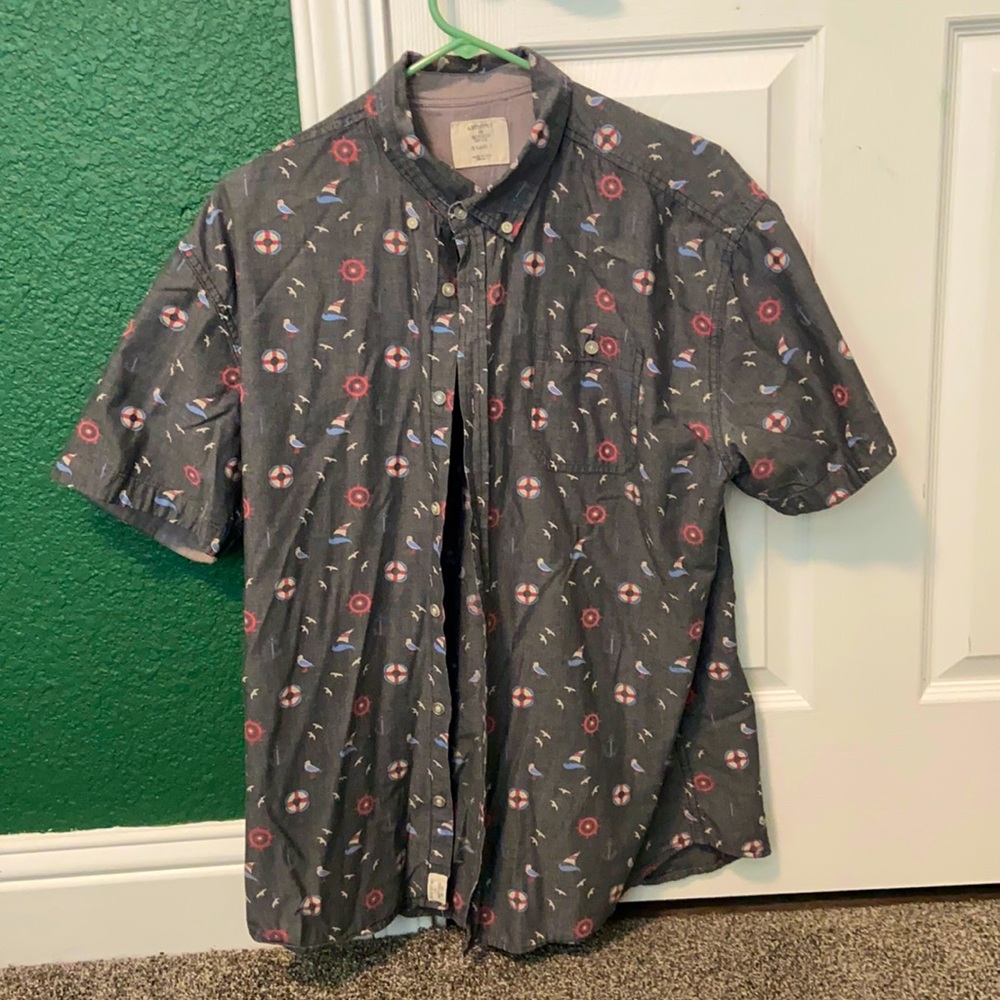 Men’s XL Artistry in Motion short sleeved button up shirt